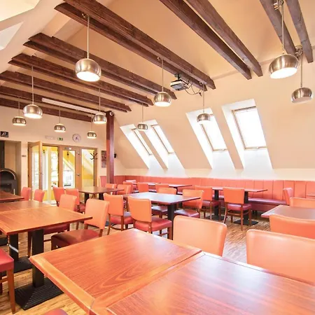 Restaurant & Avionika 3*
